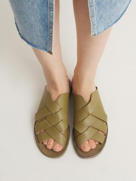 OFFICINE CREATIVE Flip-flops (upper and sole made of genuine leather)