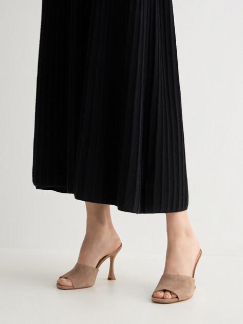MAISON DAVID Mules (natural suede)