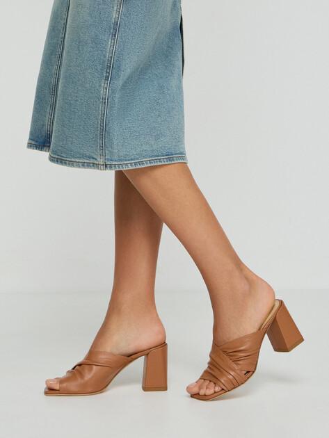 GIOVANNI FABIANI Mules (upper and sole made of genuine leather)